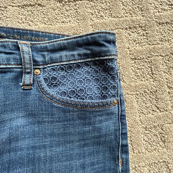 Chico’s So Slimming Girlfriend Slim Ankle Jeans. U.S. size 4R Chico’s size 0 - Picture 5 of 11